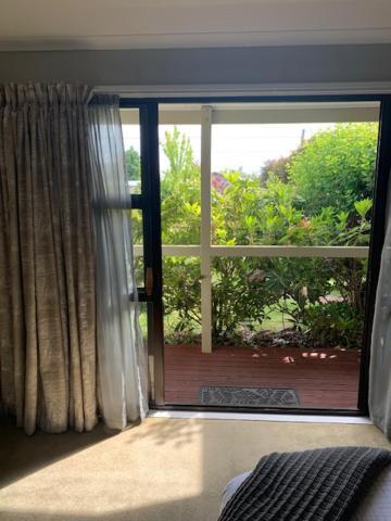 Twizel Central Studio Accommodation Экстерьер фото