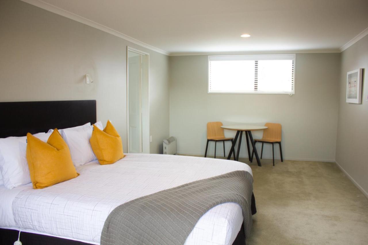 Twizel Central Studio Accommodation Экстерьер фото